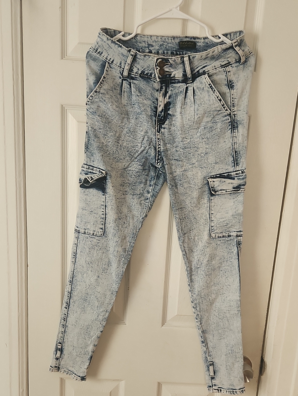 Women’s Light Blue Acid-Wash Skinny Cargo Jeans